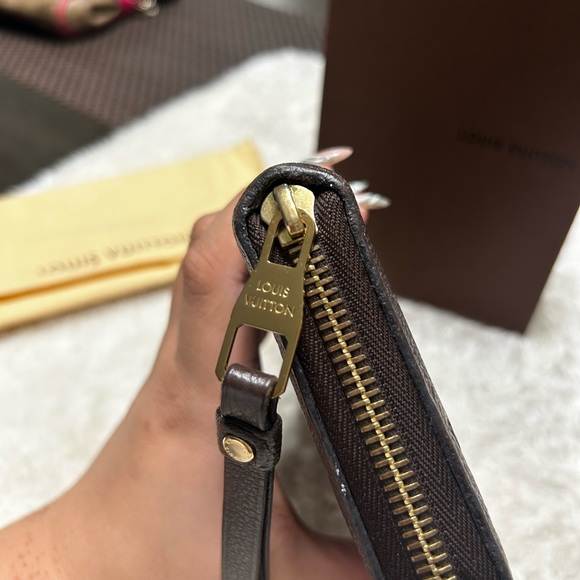 Louis Vuitton Long Zippy Wallet - Picture 5 of 9